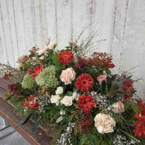 Centro de flores funerario